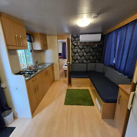 شقة Sara Vendeghaz 2 *